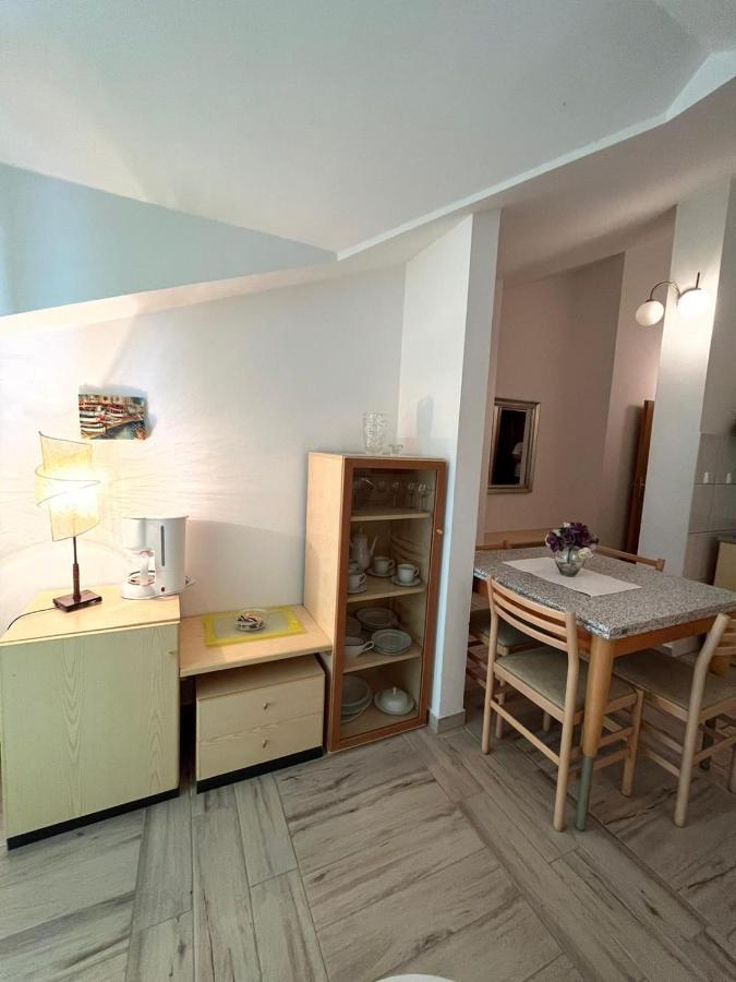 Appartamento Gorana Apartman With Swimming Pool Jelsa  Esterno foto