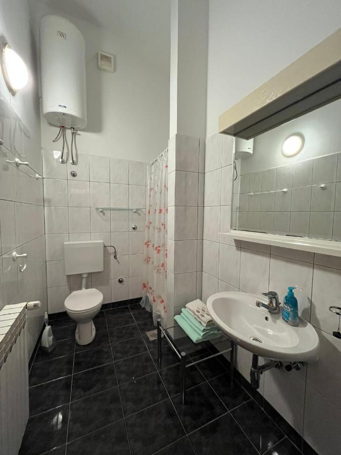 Appartamento Gorana Apartman With Swimming Pool Jelsa  Esterno foto