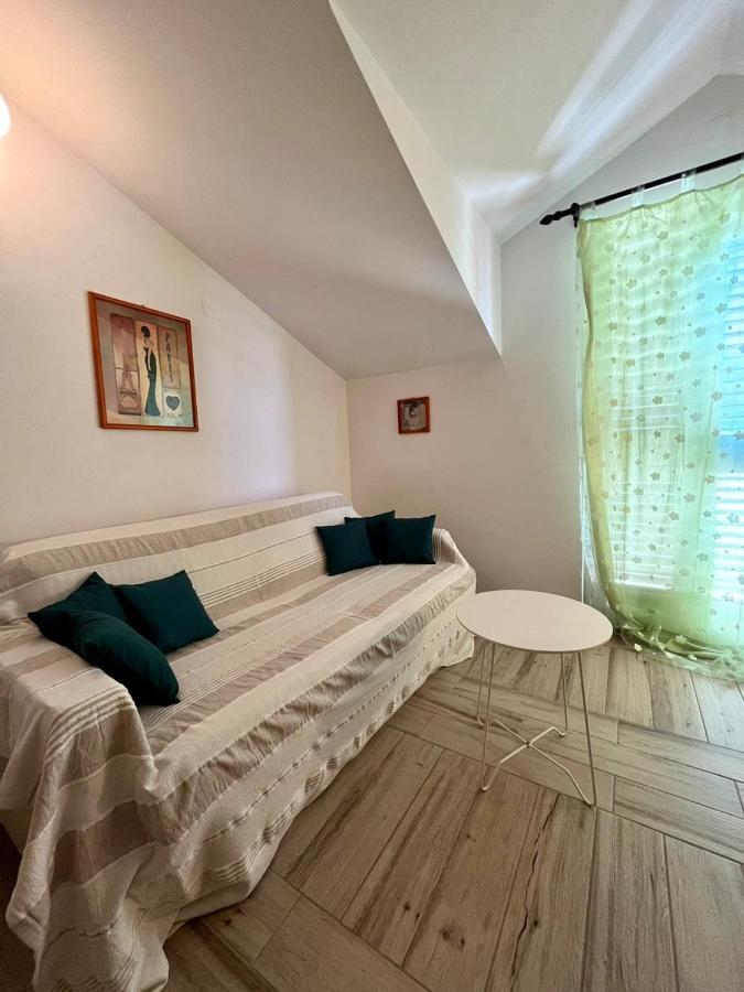 Appartamento Gorana Apartman With Swimming Pool Jelsa  Esterno foto