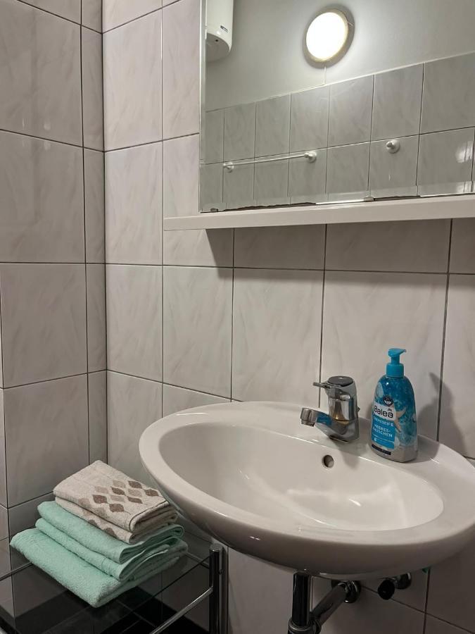 Appartamento Gorana Apartman With Swimming Pool Jelsa  Esterno foto