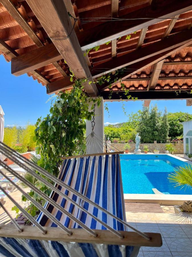 Appartamento Gorana Apartman With Swimming Pool Jelsa  Esterno foto